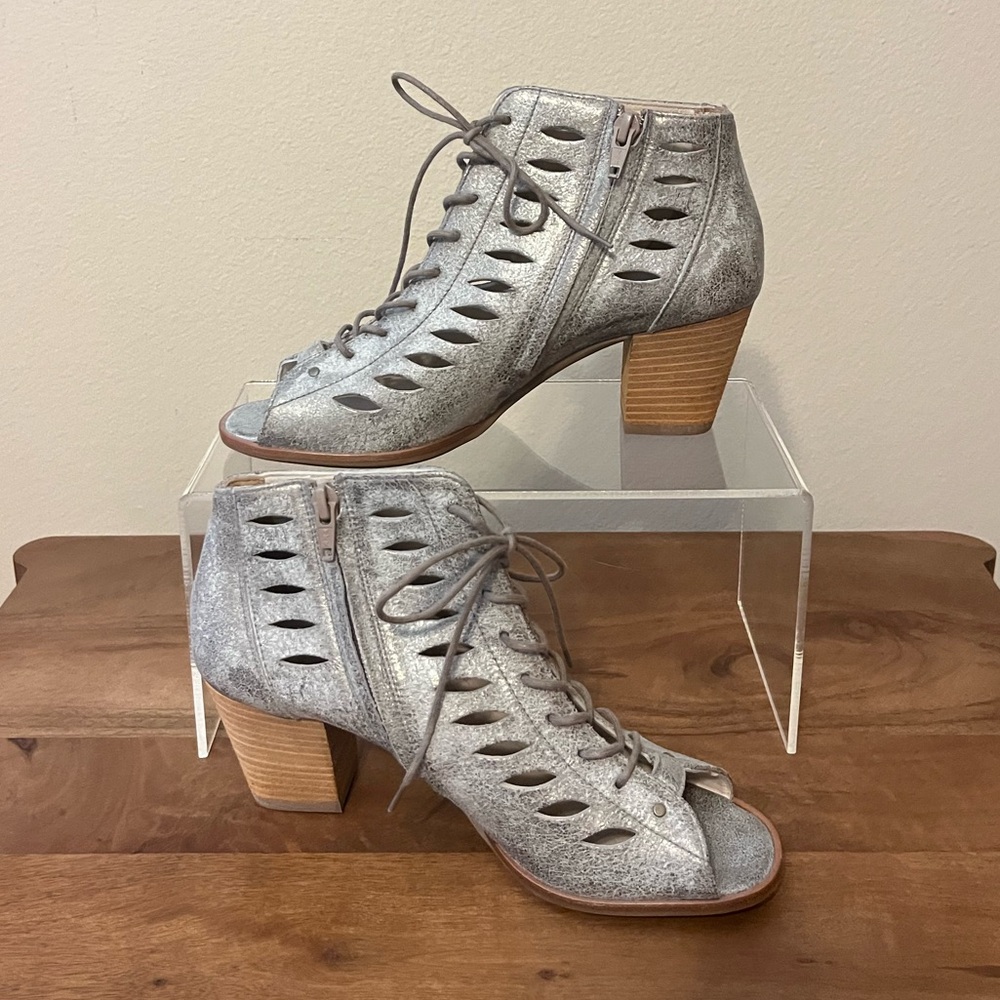 MMAO. Goes to a consignment store 5/1./2025 NEW PAUL GREEN Bali Lace-Up Bootie - Picture 2 of 5